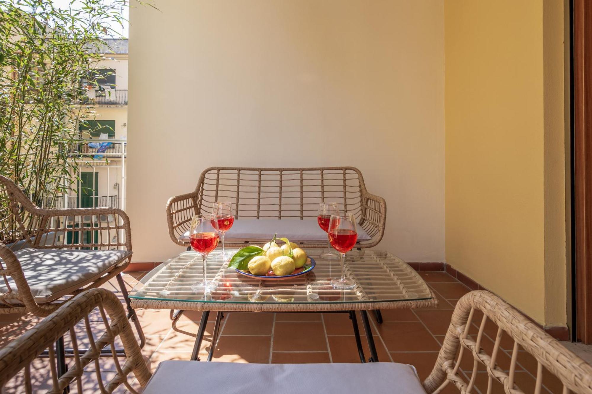 Surya House - Elegant Apartment In Sorrento Kültér fotó